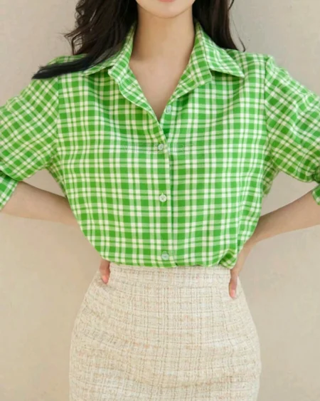 Alternative view of Phải may caro cotton màu xanh lá