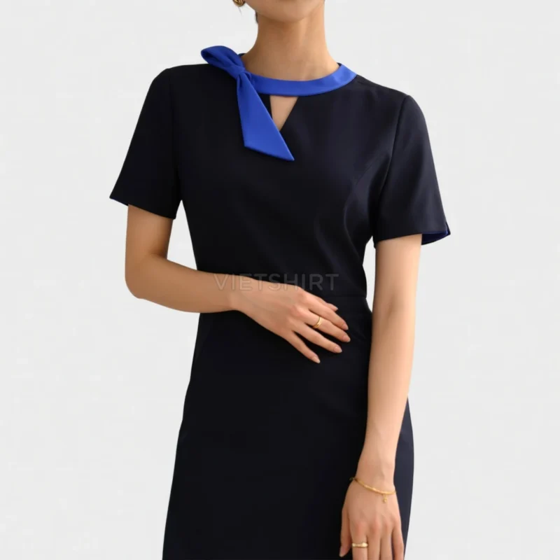 Cô gái người mẫu mặc áo đồng phục ngân hàng, văn phòng tạo dáng đẹp